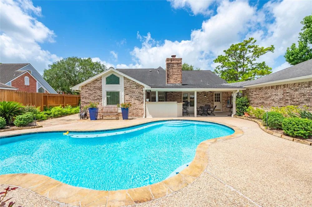 1603 White Wing Circle Friendswood, TX 77546