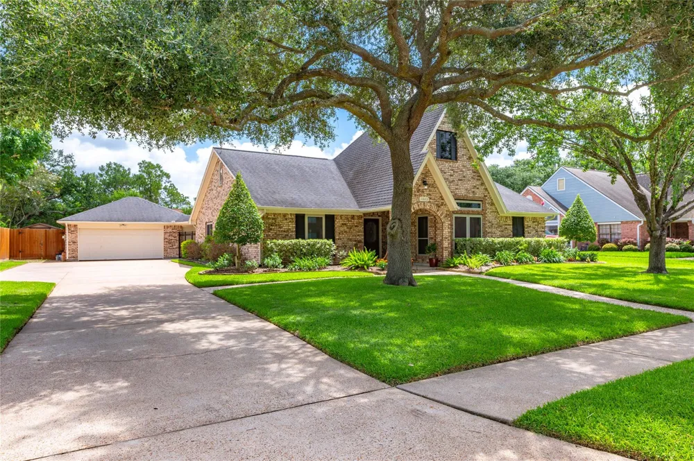1603 White Wing Circle Friendswood, TX 77546