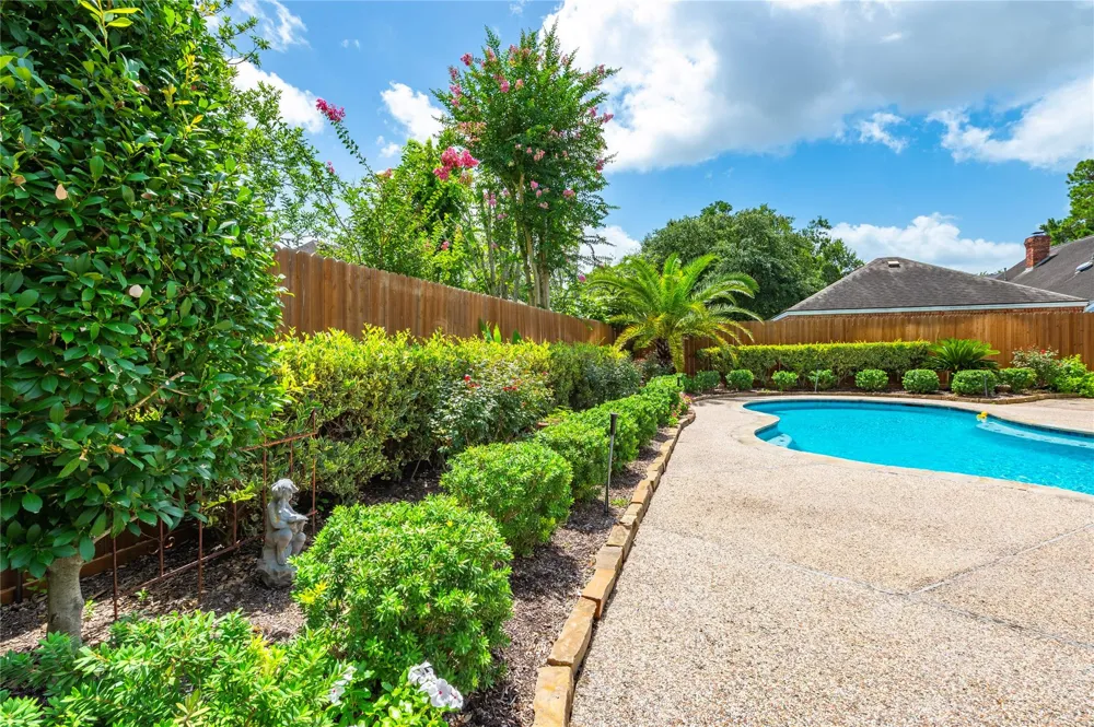 1603 White Wing Circle Friendswood, TX 77546
