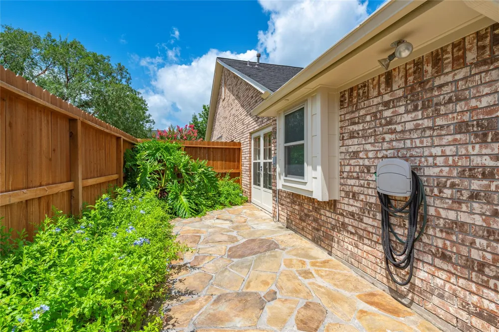 1603 White Wing Circle Friendswood, TX 77546