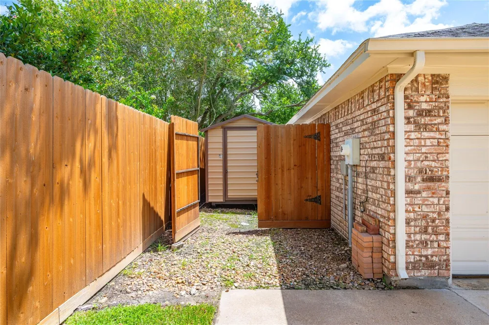 1603 White Wing Circle Friendswood, TX 77546