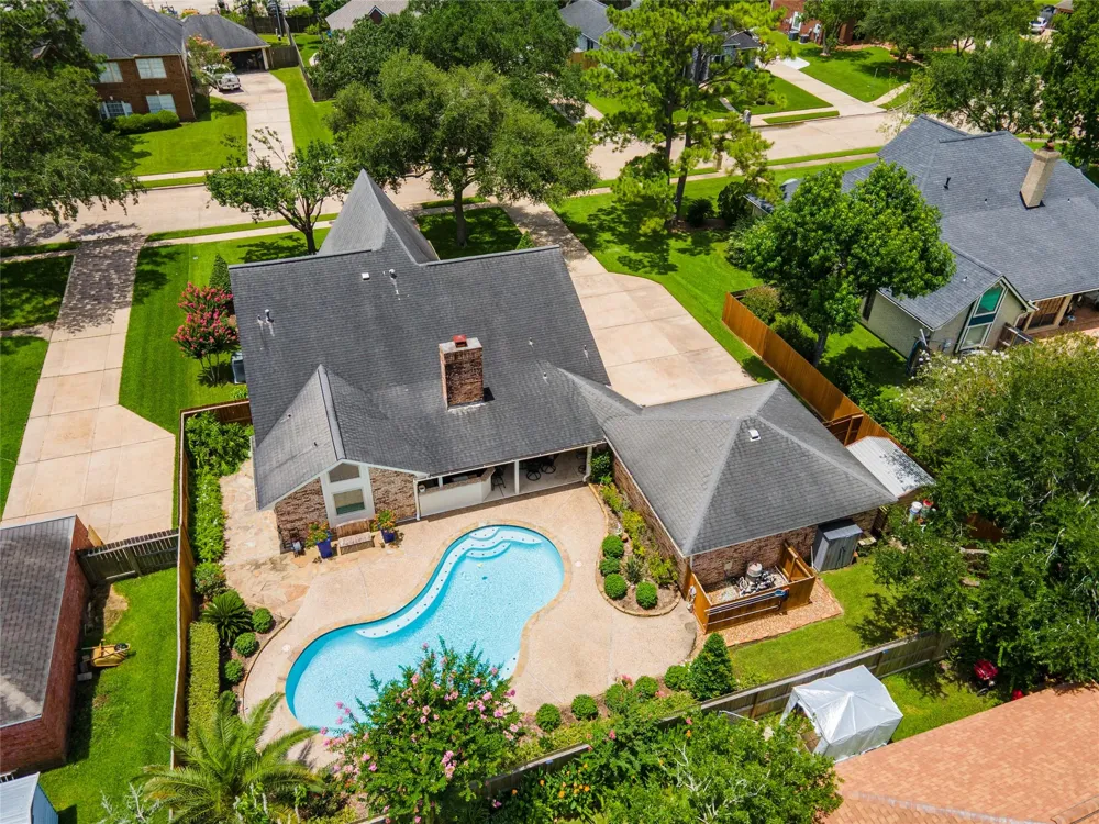 1603 White Wing Circle Friendswood, TX 77546