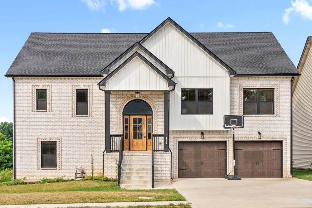 742 Buffalo Ford Drive Clarksville, TN 37042
