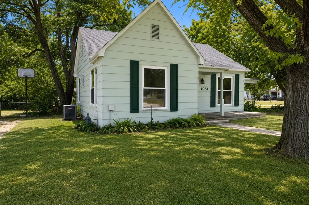 1031 Ritchey Street Gainesville, TX 76240