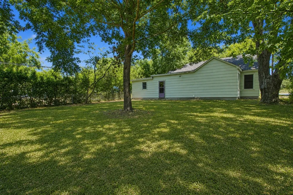 1031 Ritchey Street Gainesville, TX 76240