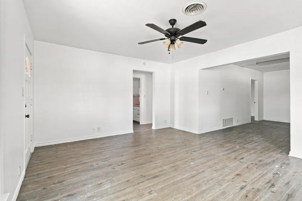 1031 Ritchey Street Gainesville, TX 76240