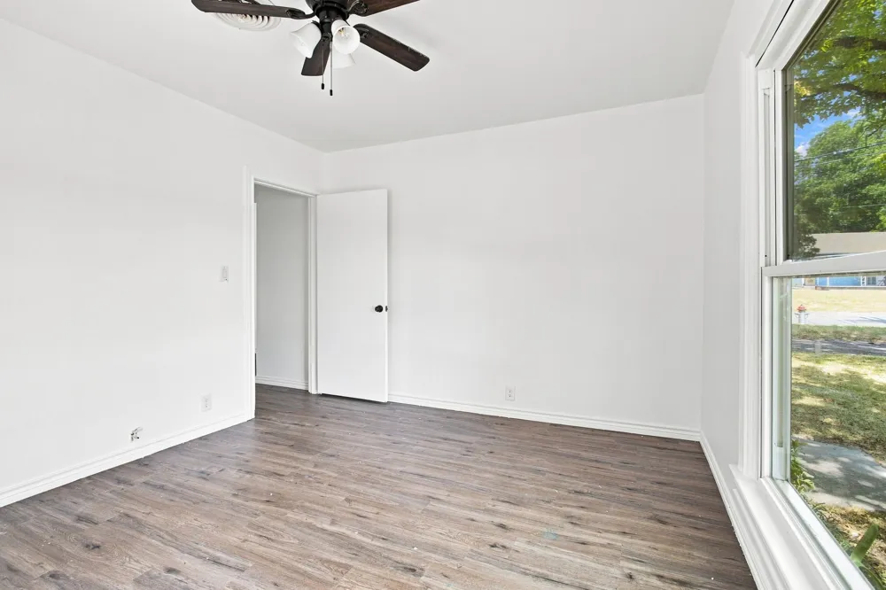 1031 Ritchey Street Gainesville, TX 76240
