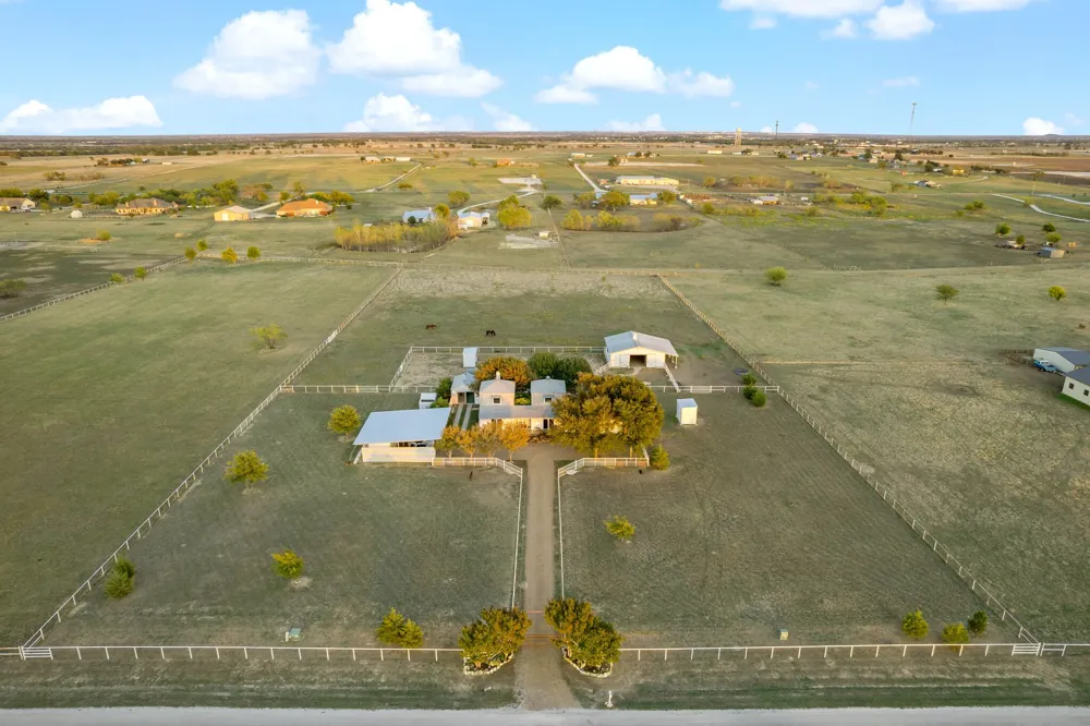 2436 Big Sky Trail Ponder, TX 76259