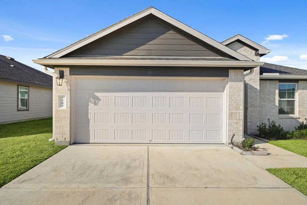 7502 Fierce Friesian Lane Rosharon, TX 77583