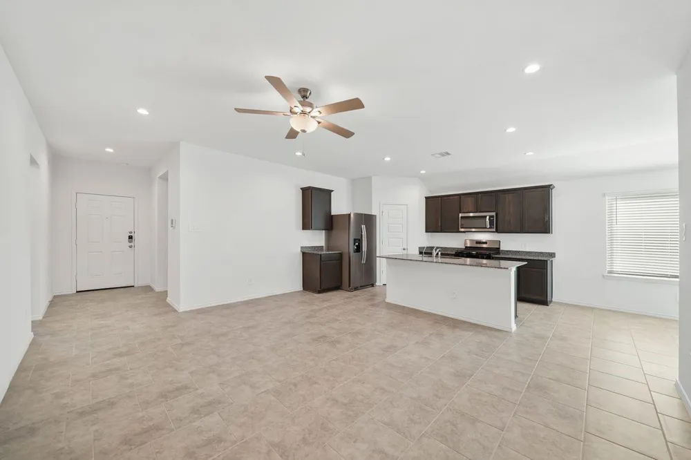 7502 Fierce Friesian Lane Rosharon, TX 77583