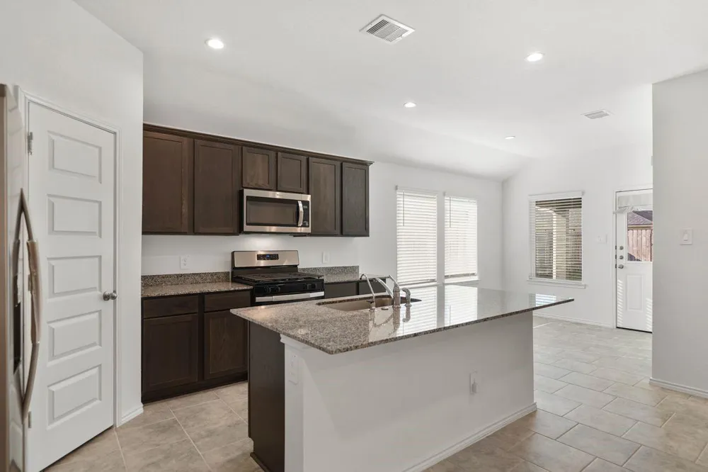 7502 Fierce Friesian Lane Rosharon, TX 77583