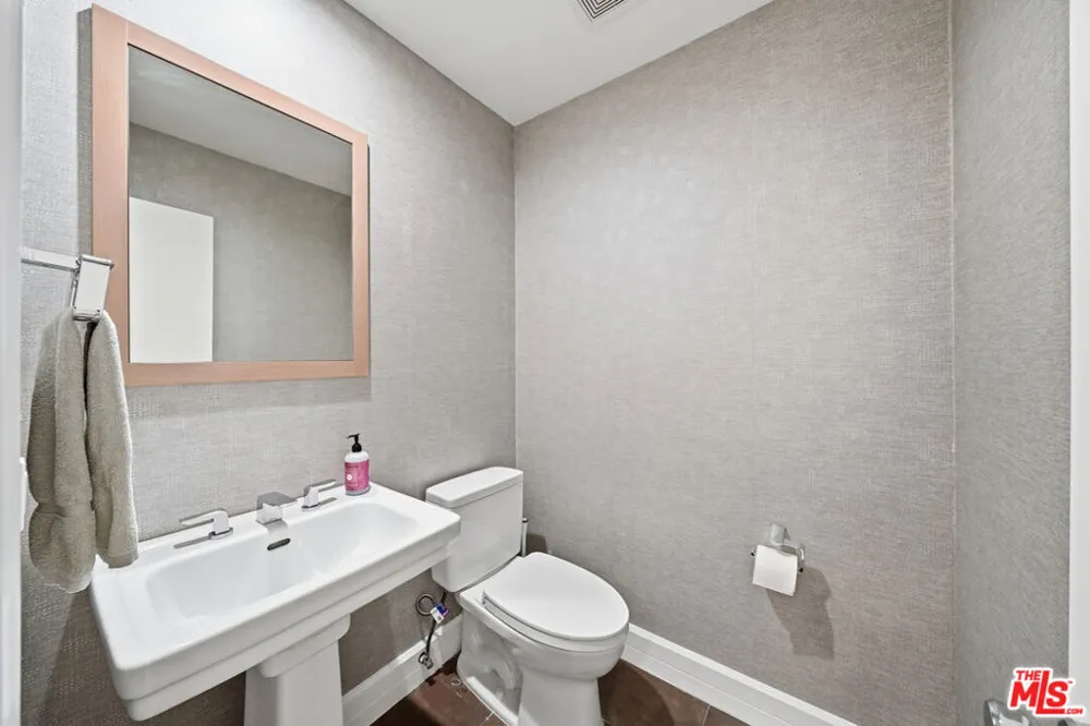 1342 Stanford Street #7 Santa Monica, CA 90404