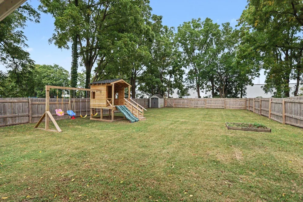 817 W Hanover Street Marshall, MI 49068