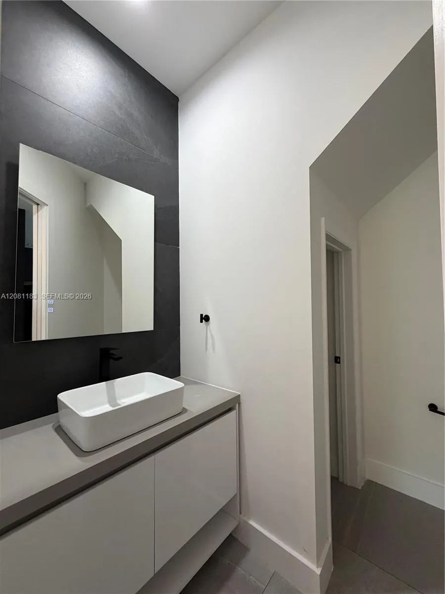 4655 SW 32nd Ave #2B Dania Beach, FL 33312