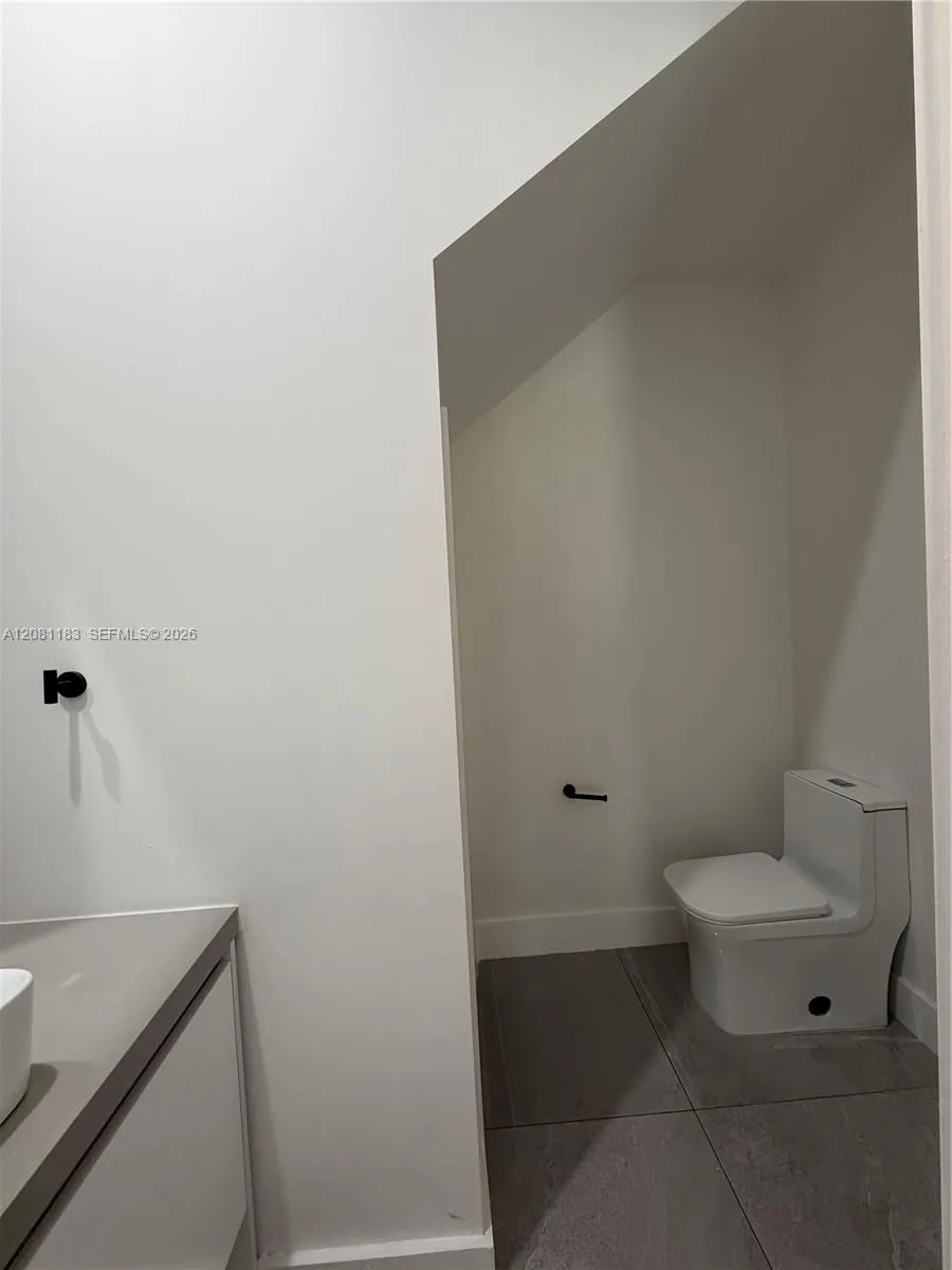 4655 SW 32nd Ave #2B Dania Beach, FL 33312