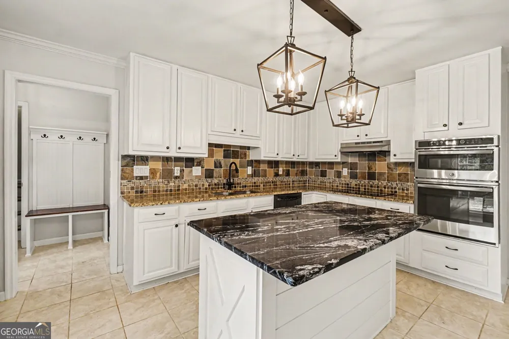 5709 Fairwood DR NW Acworth, GA 30101