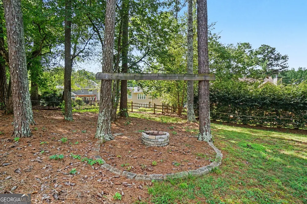 5709 Fairwood DR NW Acworth, GA 30101