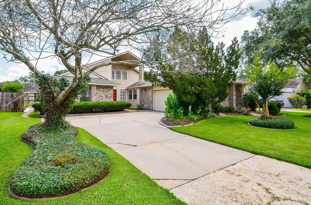 2115 Echo Ridge Sugar Land, TX 77478