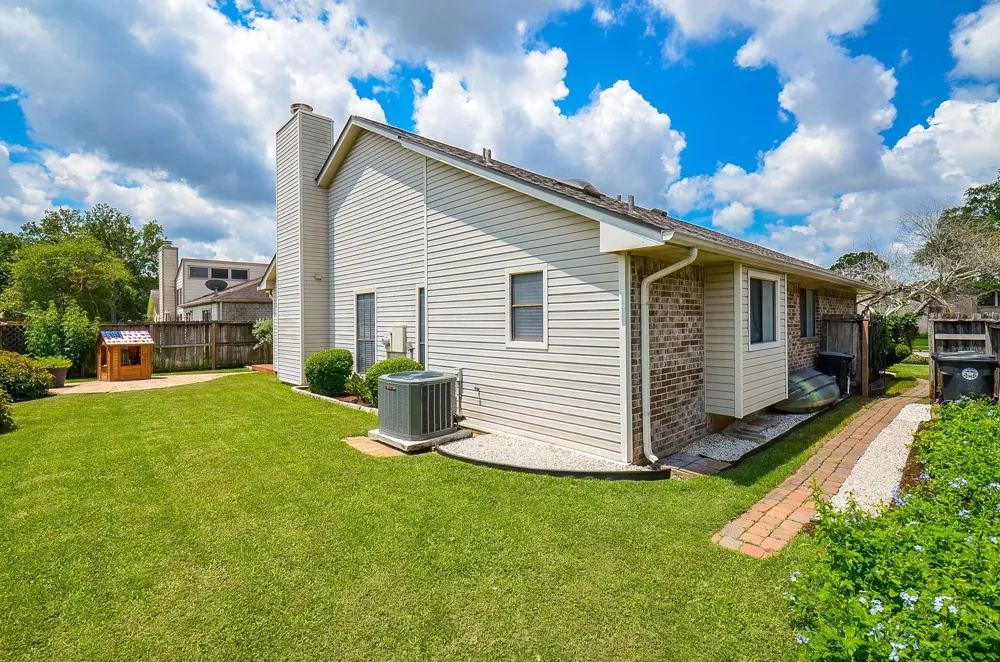 2115 Echo Ridge Sugar Land, TX 77478
