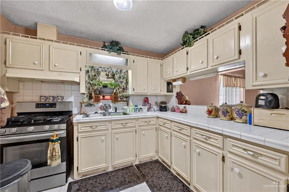 710 Padre Avenue Weslaco, TX 78596