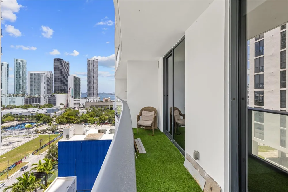 1600 NE 1st Ave #1418 Miami, FL 33132