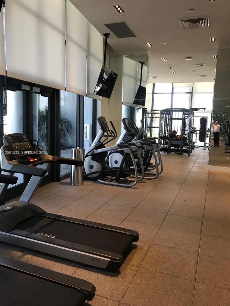 1600 NE 1st Ave #1418 Miami, FL 33132