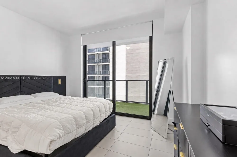 1600 NE 1st Ave #1418 Miami, FL 33132