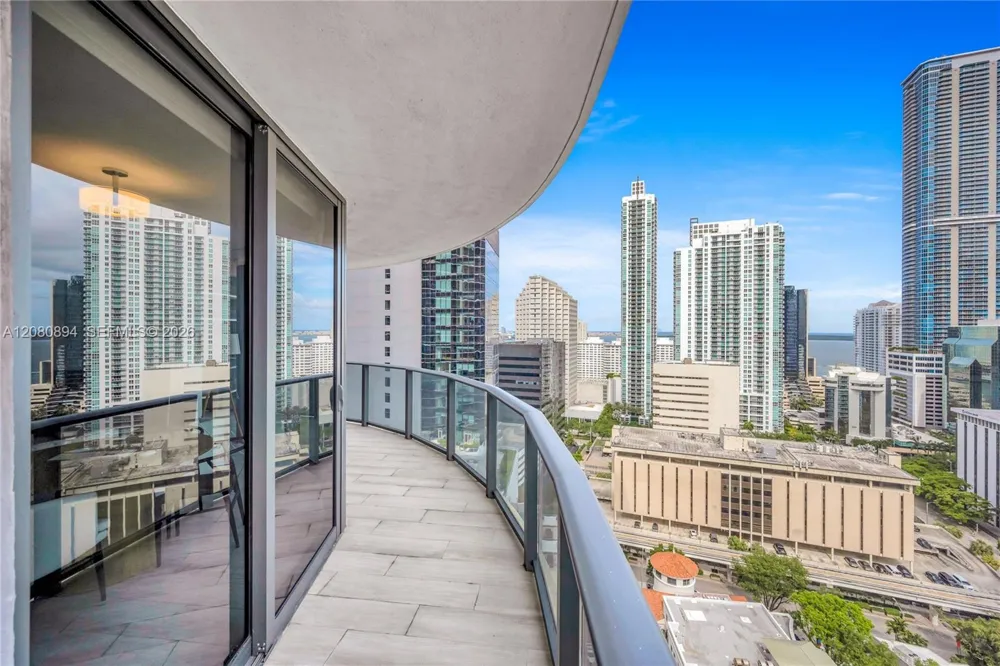 45 SW 9th St #2103 Miami, FL 33130