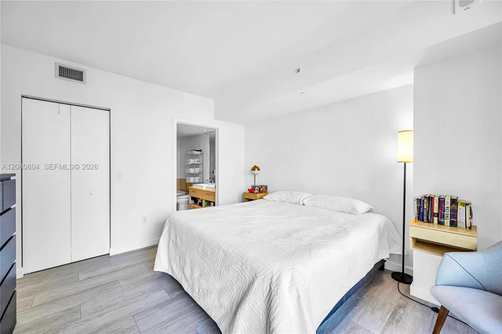 45 SW 9th St #2103 Miami, FL 33130