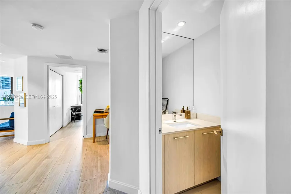 45 SW 9th St #2103 Miami, FL 33130