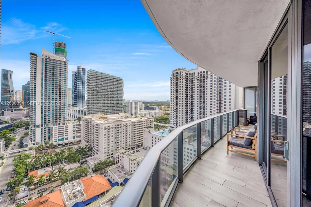 45 SW 9th St #2103 Miami, FL 33130