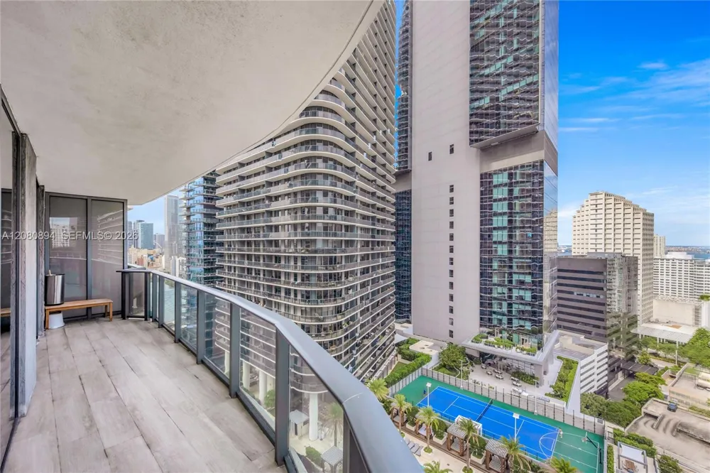 45 SW 9th St #2103 Miami, FL 33130