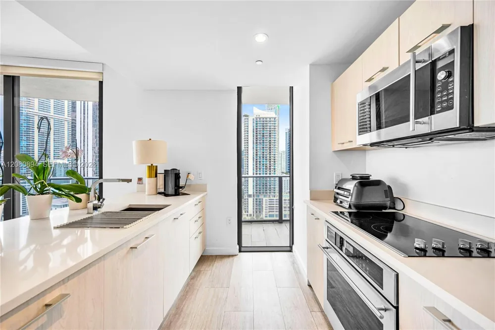 45 SW 9th St #2103 Miami, FL 33130