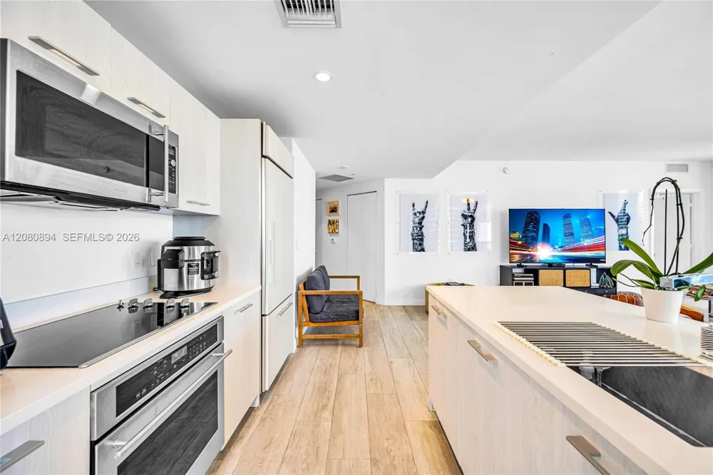 45 SW 9th St #2103 Miami, FL 33130