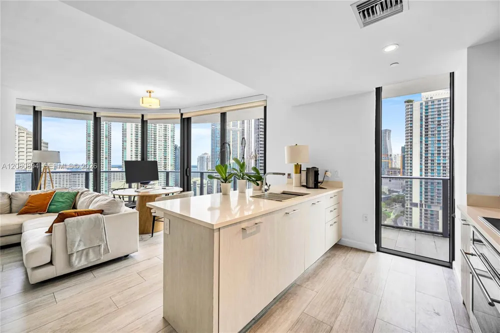 45 SW 9th St #2103 Miami, FL 33130