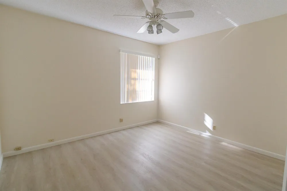 8197 ROYAL PALM COURT #5 Tamarac, FL 33321