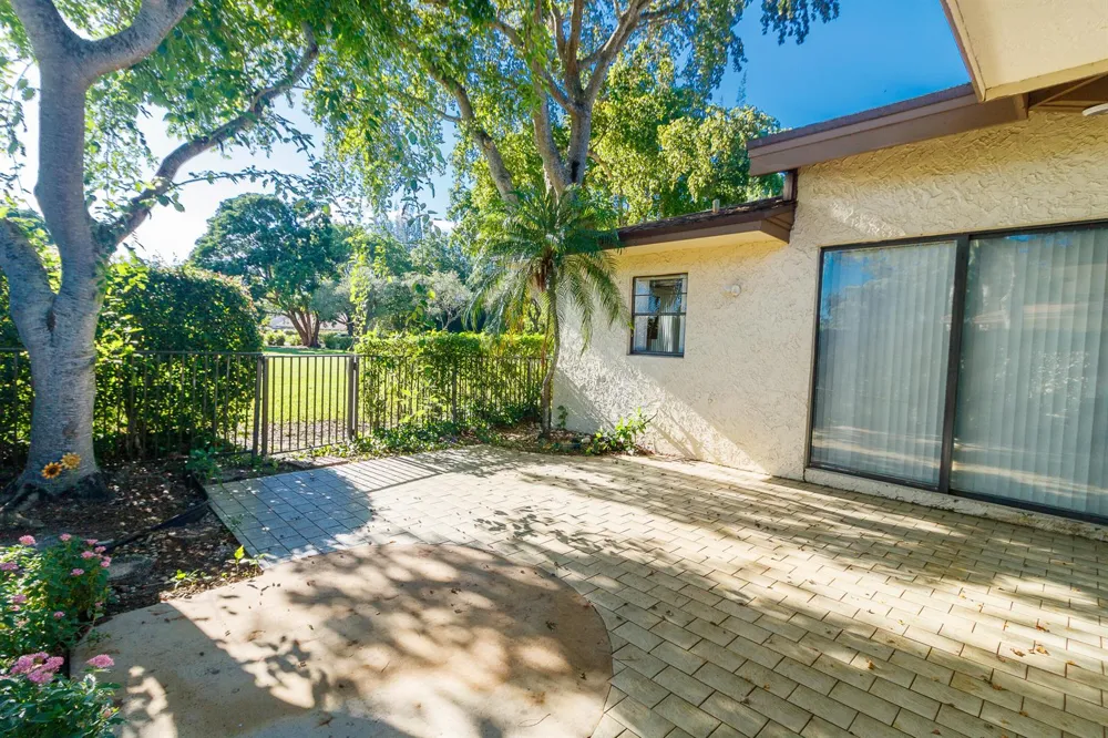 8197 ROYAL PALM COURT #5 Tamarac, FL 33321