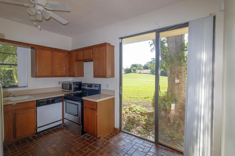 8197 ROYAL PALM COURT #5 Tamarac, FL 33321