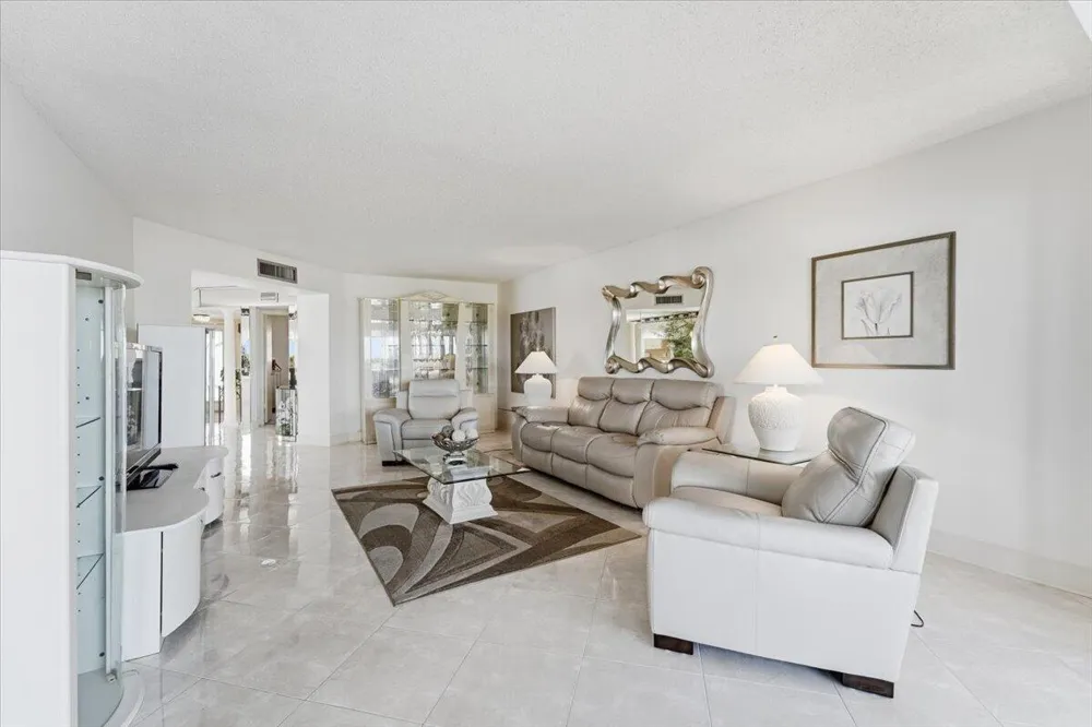 615 RIVERSIDE DRIVE #706 Pompano Beach, FL 33062