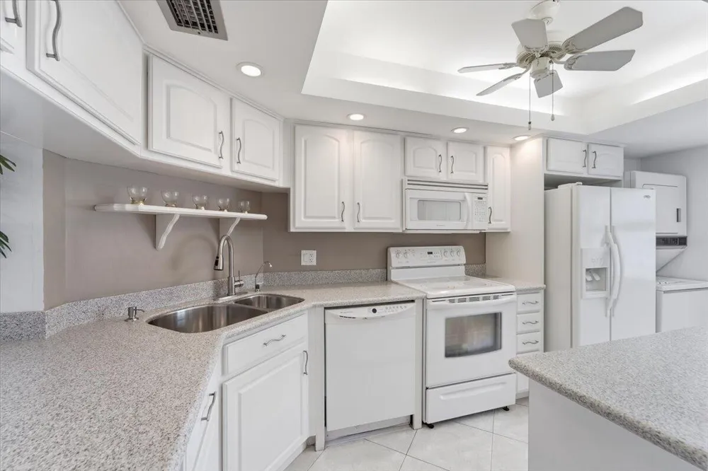 615 RIVERSIDE DRIVE #706 Pompano Beach, FL 33062