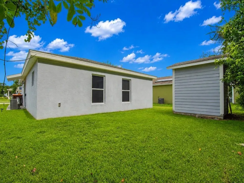 1724 10TH WAY SW Vero Beach, FL 32962