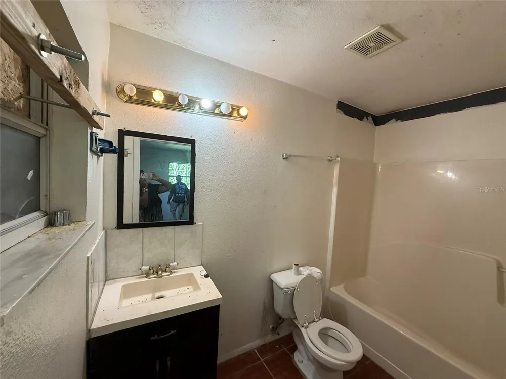 816 17TH COURT E Bradenton, FL 34208