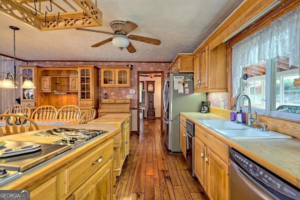 2734 Hidden Valley RD Hiawassee, GA 30546