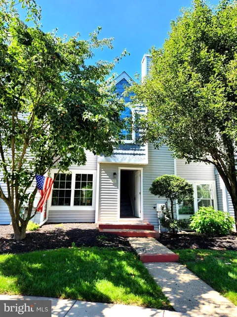 125 MACINTOSH COURT