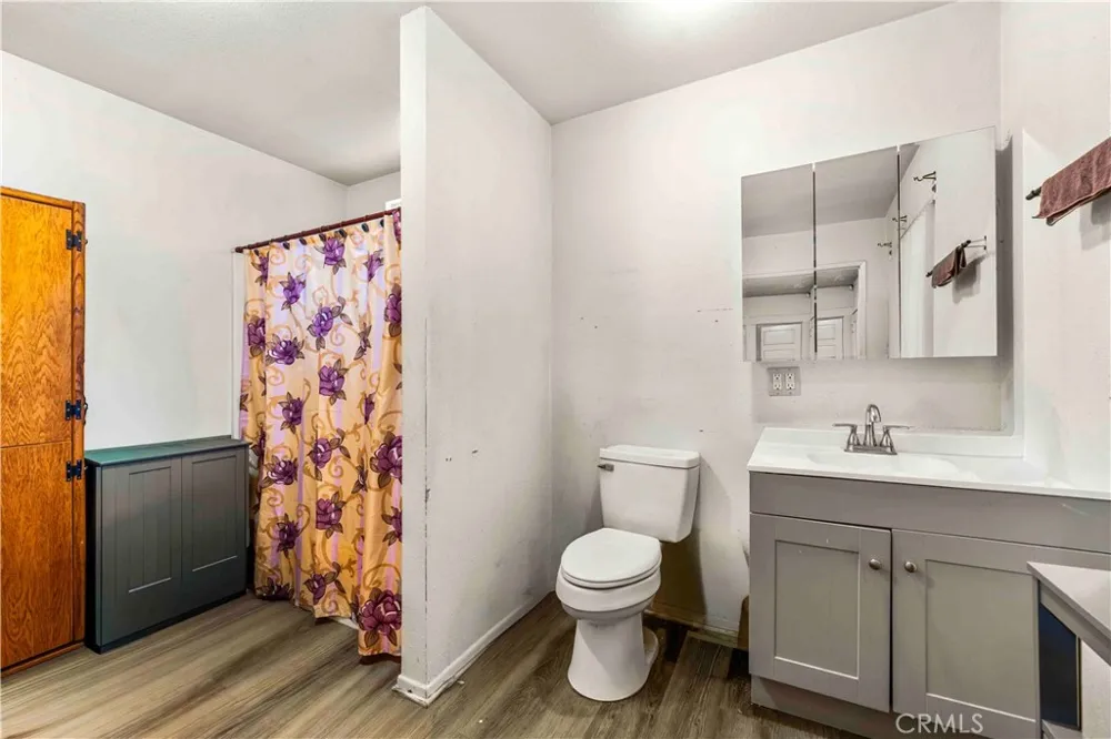 1012 Vina Long Beach, CA 90813