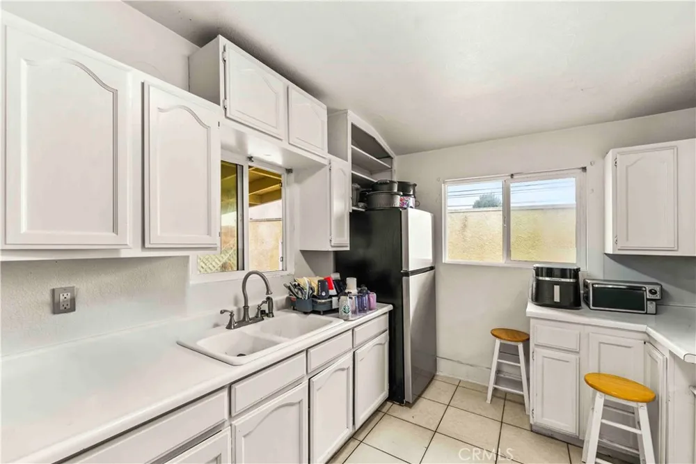 1012 Vina Long Beach, CA 90813
