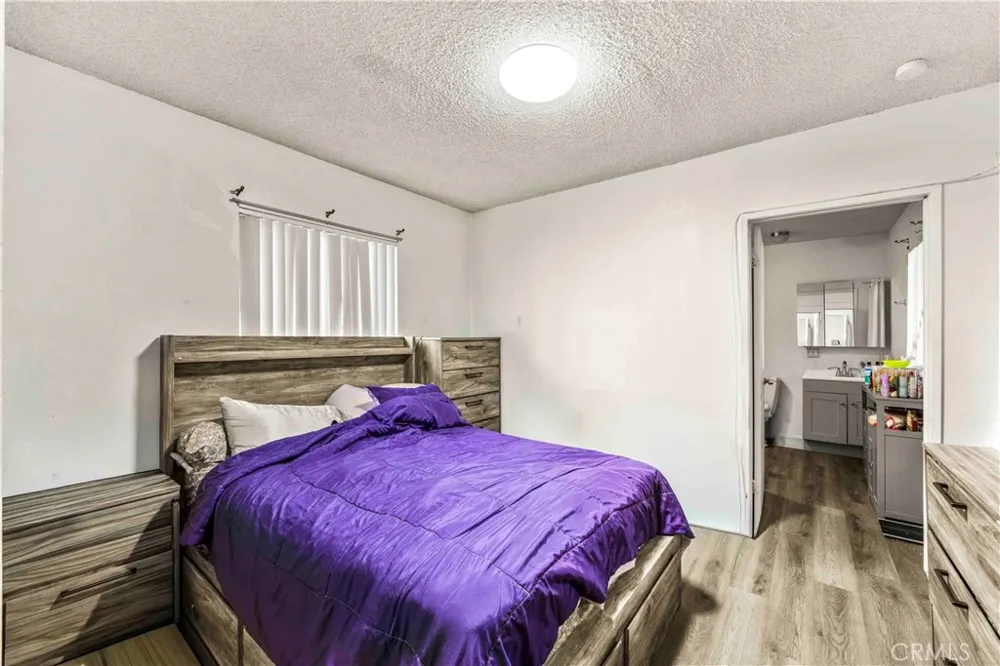 1012 Vina Long Beach, CA 90813