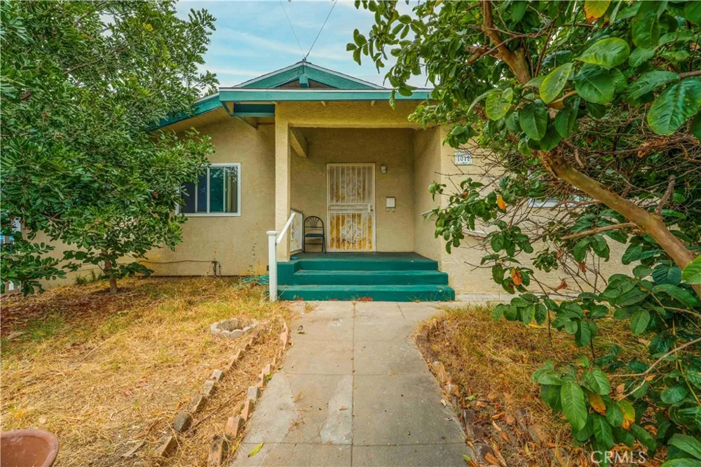 1012 Vina Long Beach, CA 90813