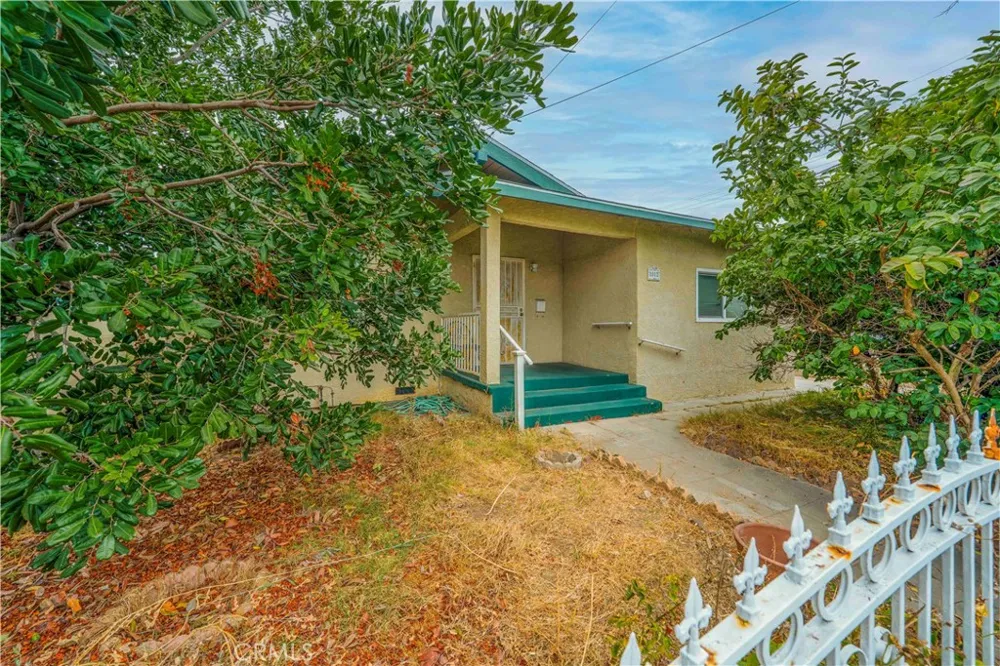 1012 Vina Long Beach, CA 90813