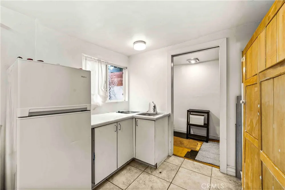 1012 Vina Long Beach, CA 90813